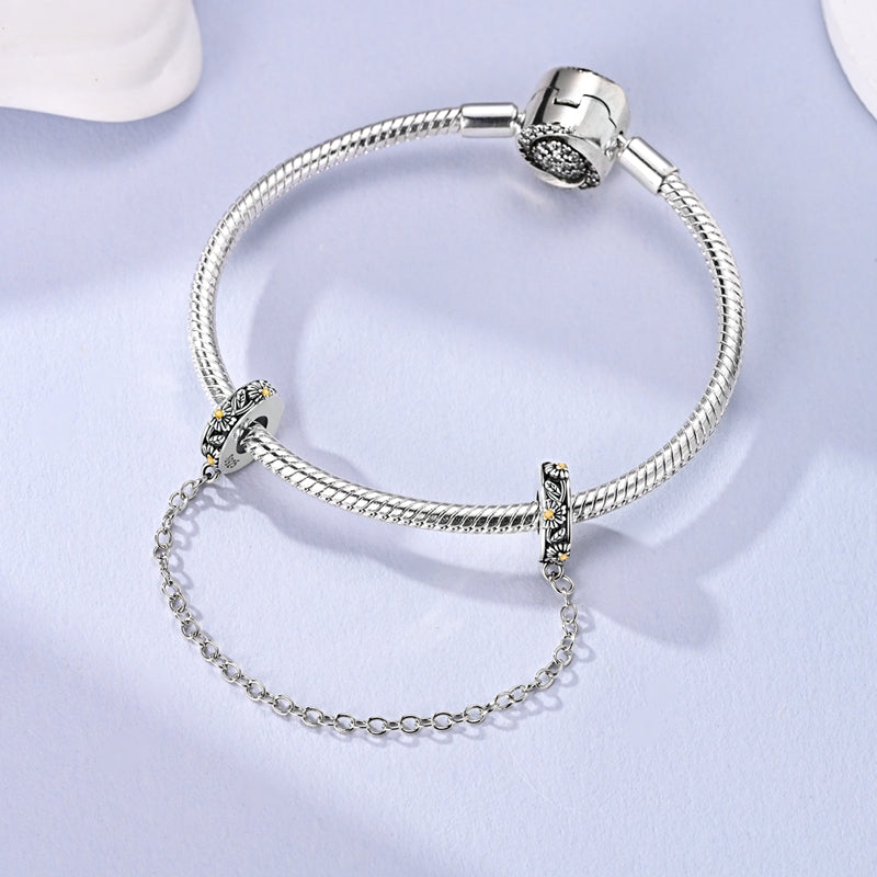 Daisy Rubber Plug Safety Chain